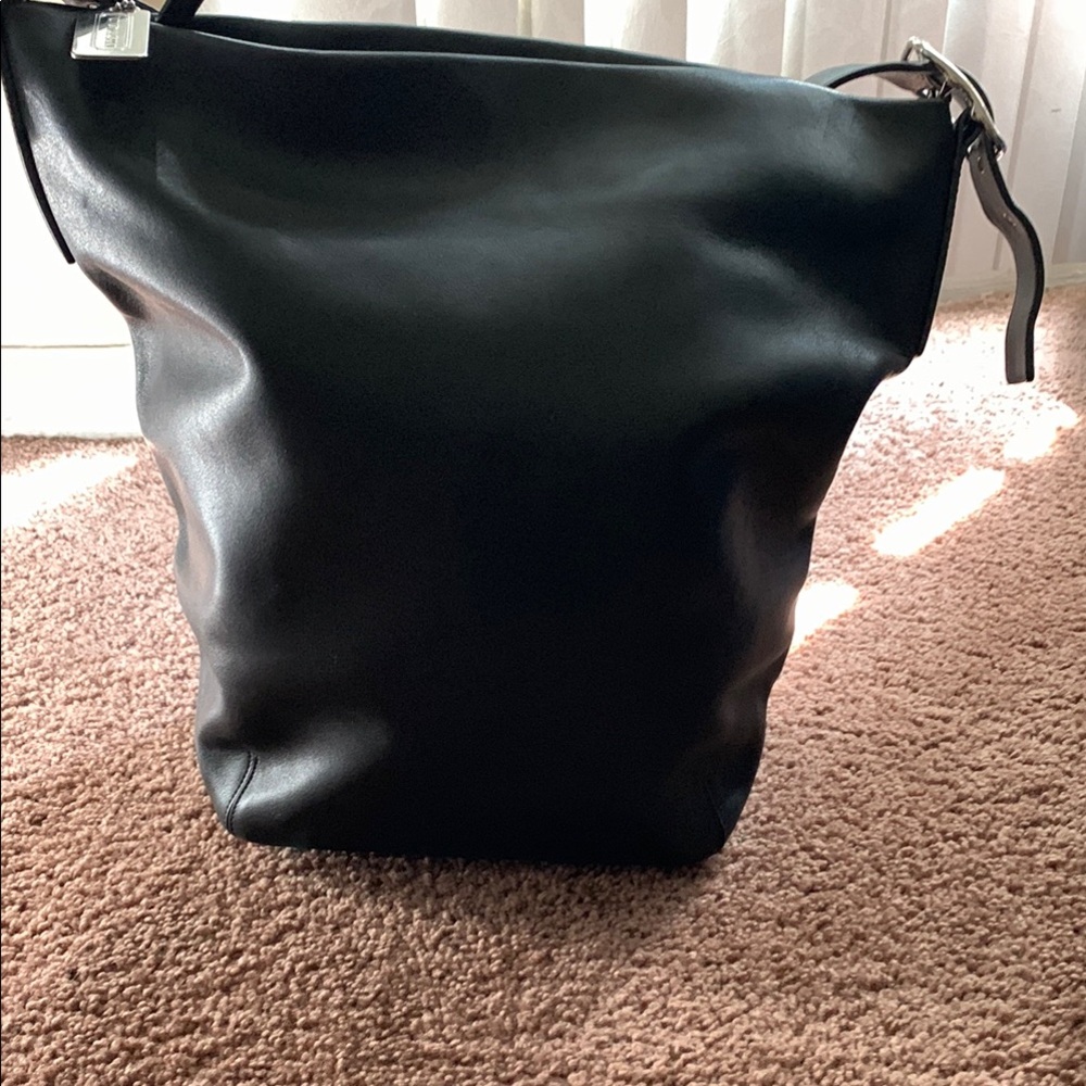 Coach Black Shoulder Bag Sleek Minimalist Design